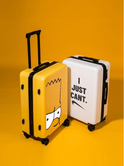 外观精致、卡通形象，非常适合学生党的一款行李箱。