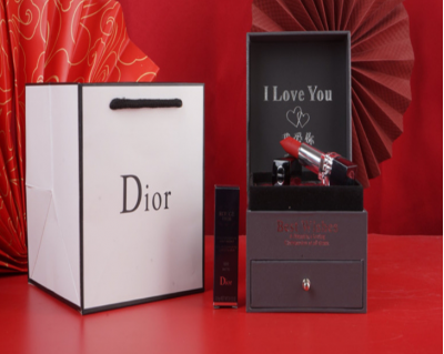 送给女友的Dior999口红